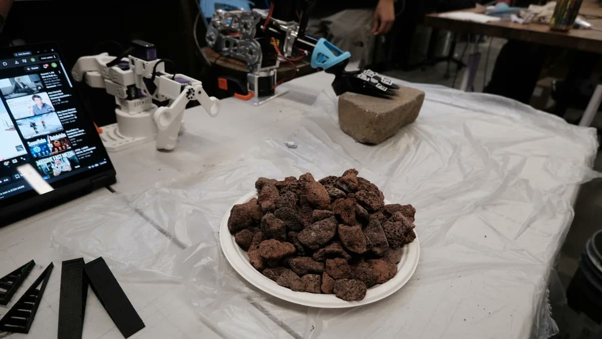 Demo table with the robotic hand and test objects